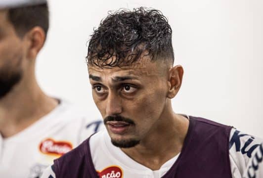 No &uacute;ltimo dia de janela, clubes japoneses tomam decis&atilde;o sobre Pituca, do Santos