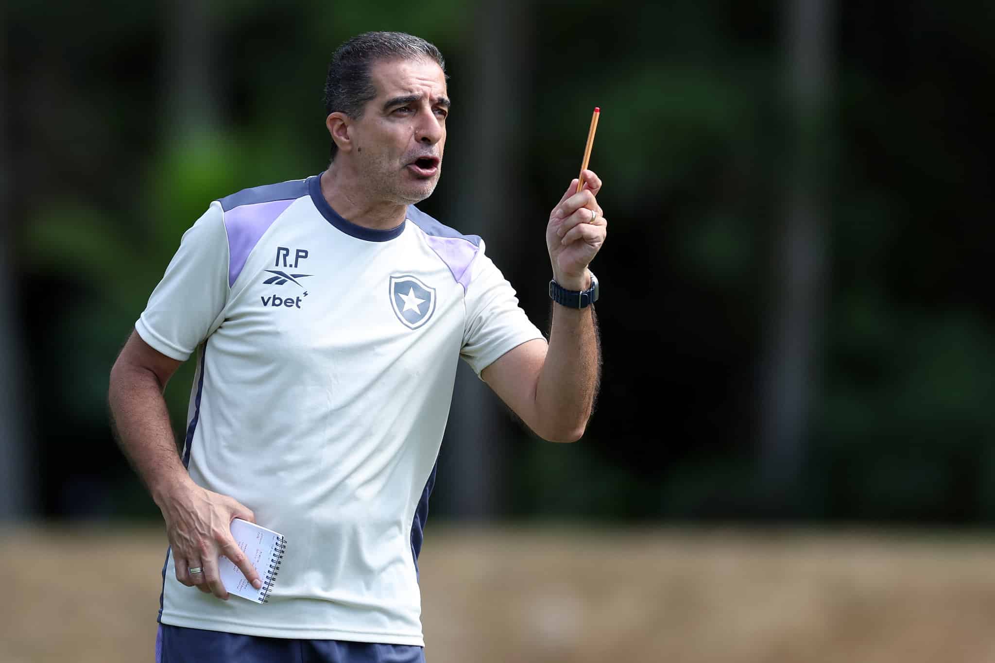 Renato Paiva vai estrear pelo Botafogo neste Campeonato Brasileiro (Foto: Vitor Silva/Botafogo)