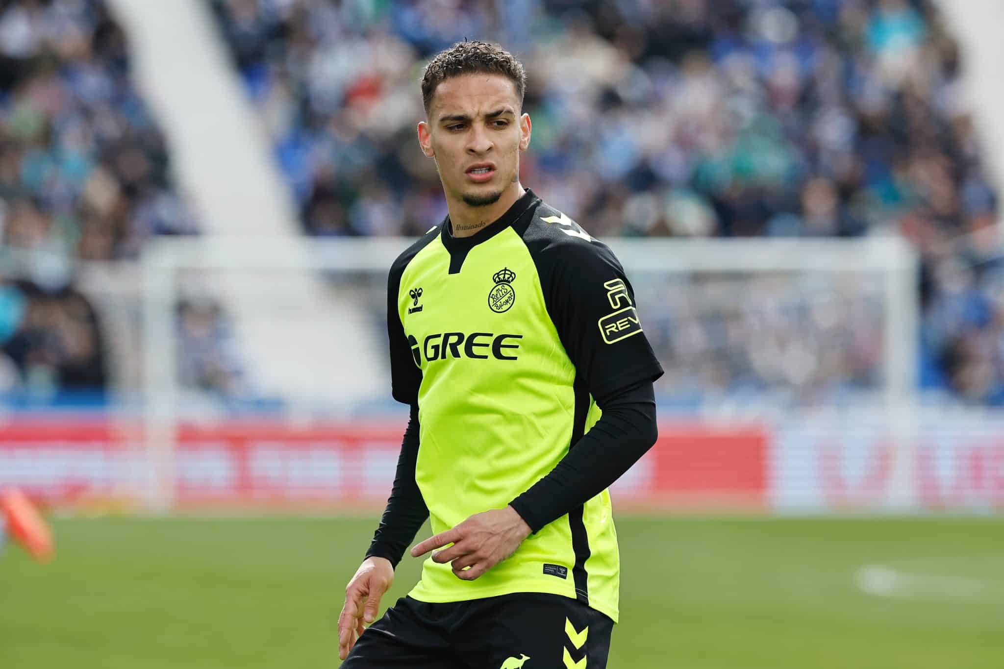 Antony ter&aacute; a chance de se vingar do Sevilla no primeiro encontro do brasileiro contra o maior rival do seu clube atual