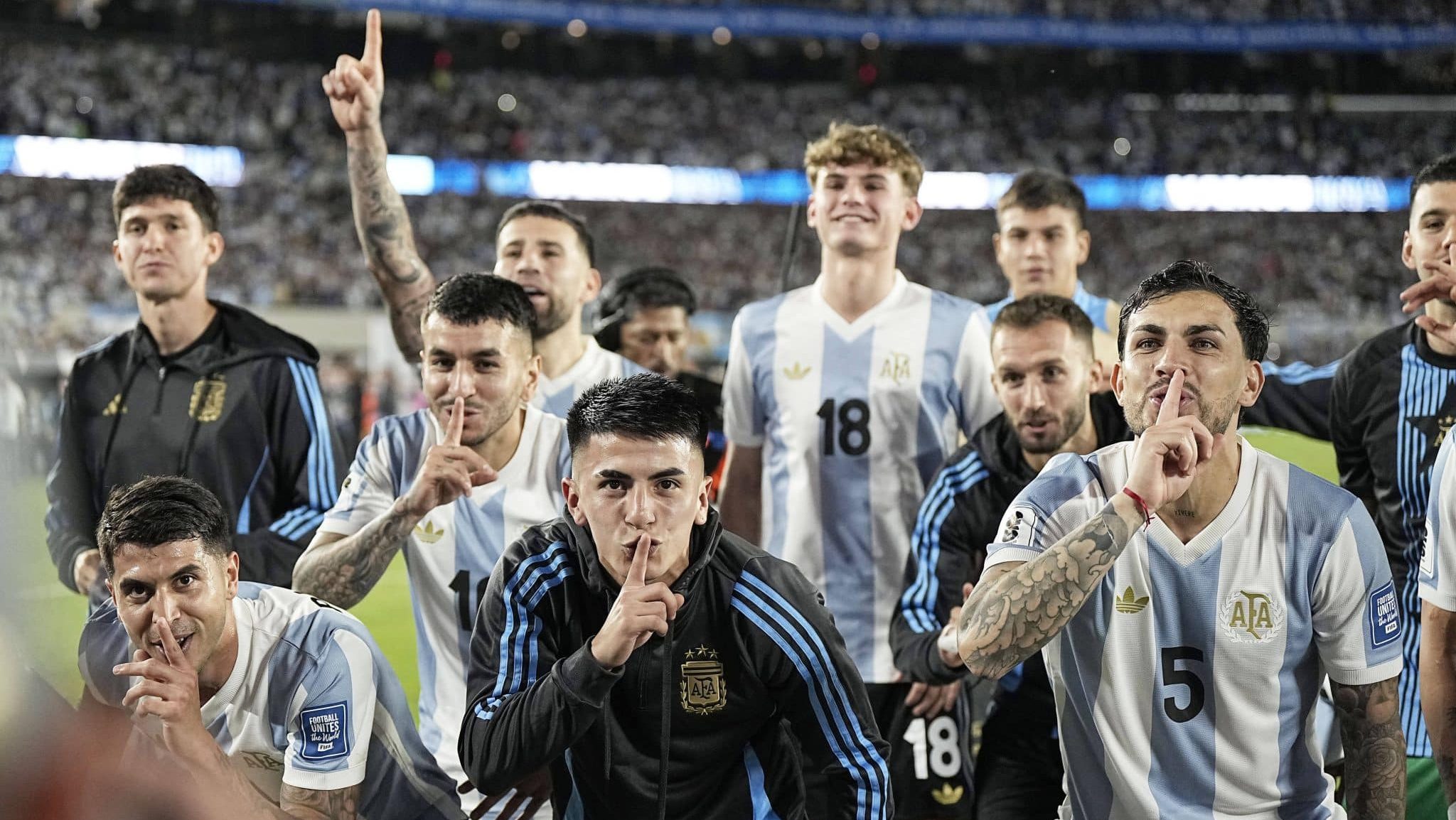 &lsquo;Continuem falando&rsquo;: Messi, Dibu e companhia n&atilde;o perdoam Brasil ap&oacute;s goleada