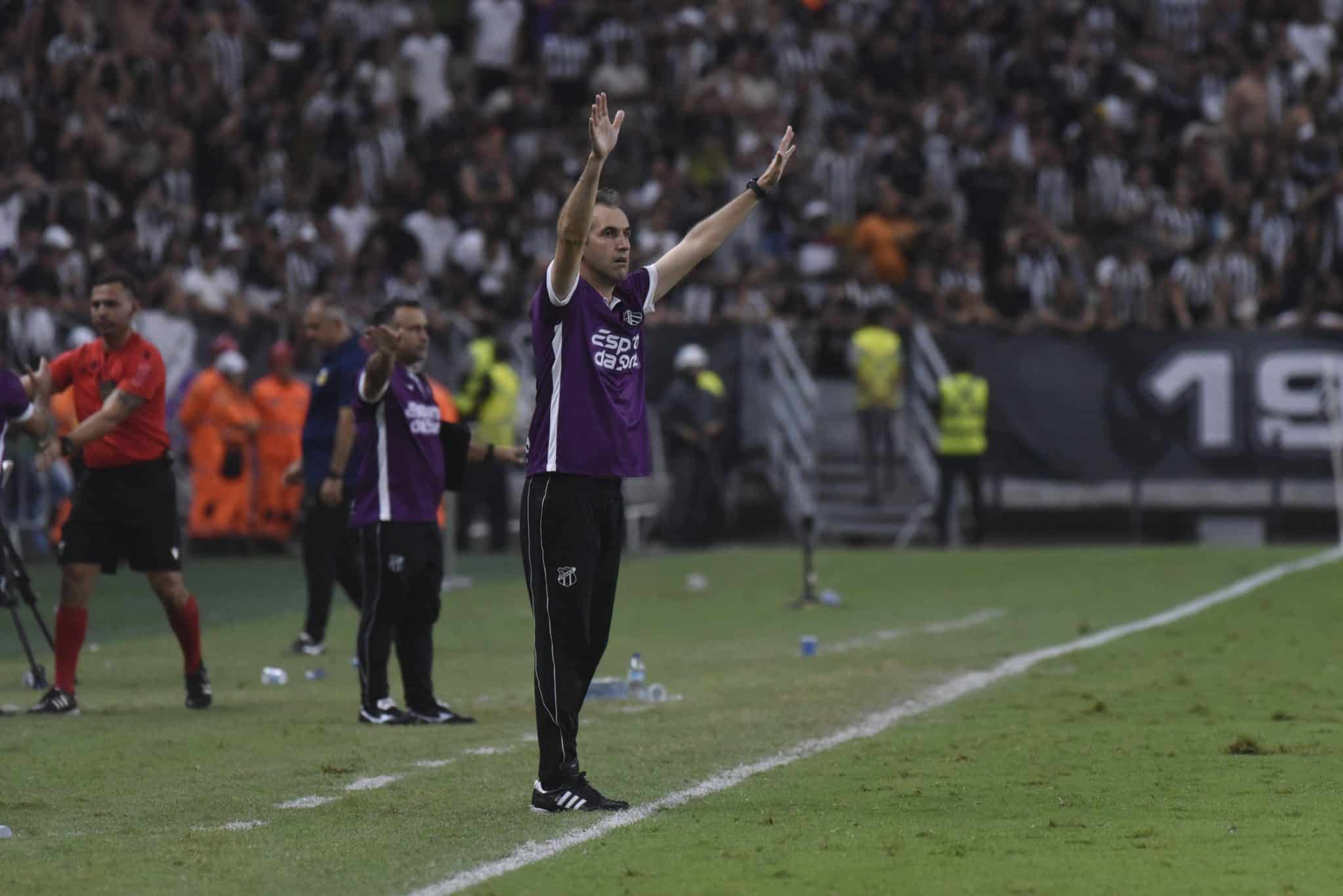 L&eacute;o Cond&eacute; fez sucesso ao ser campe&atilde;o da S&eacute;rie B pelo Vit&oacute;ria-BA e manteve sucesso no Cear&aacute;, repetindo o feito do acesso com o Voz&atilde;o