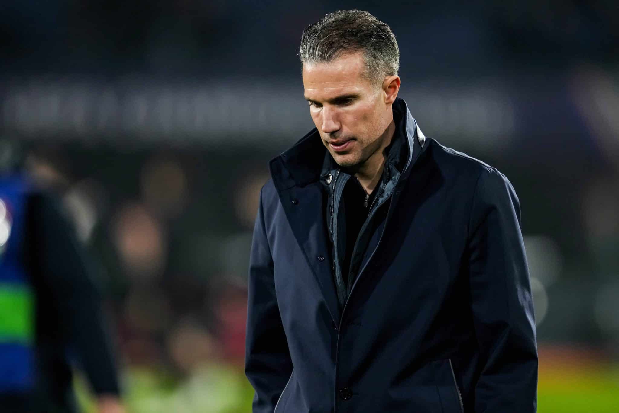 Internautas defendem Igor Paix&atilde;o e criticam Van Persie em derrota do Feyenoord na Champions League