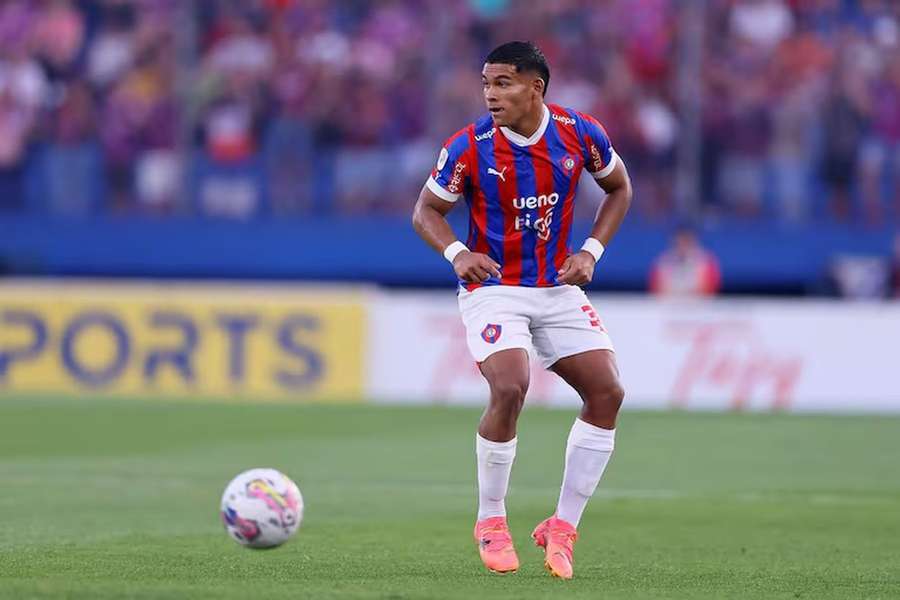 Diego Le&oacute;n foi um dos principais destaques do Cerro Porte&ntilde;o na disputa da pr&eacute;-Libertadores