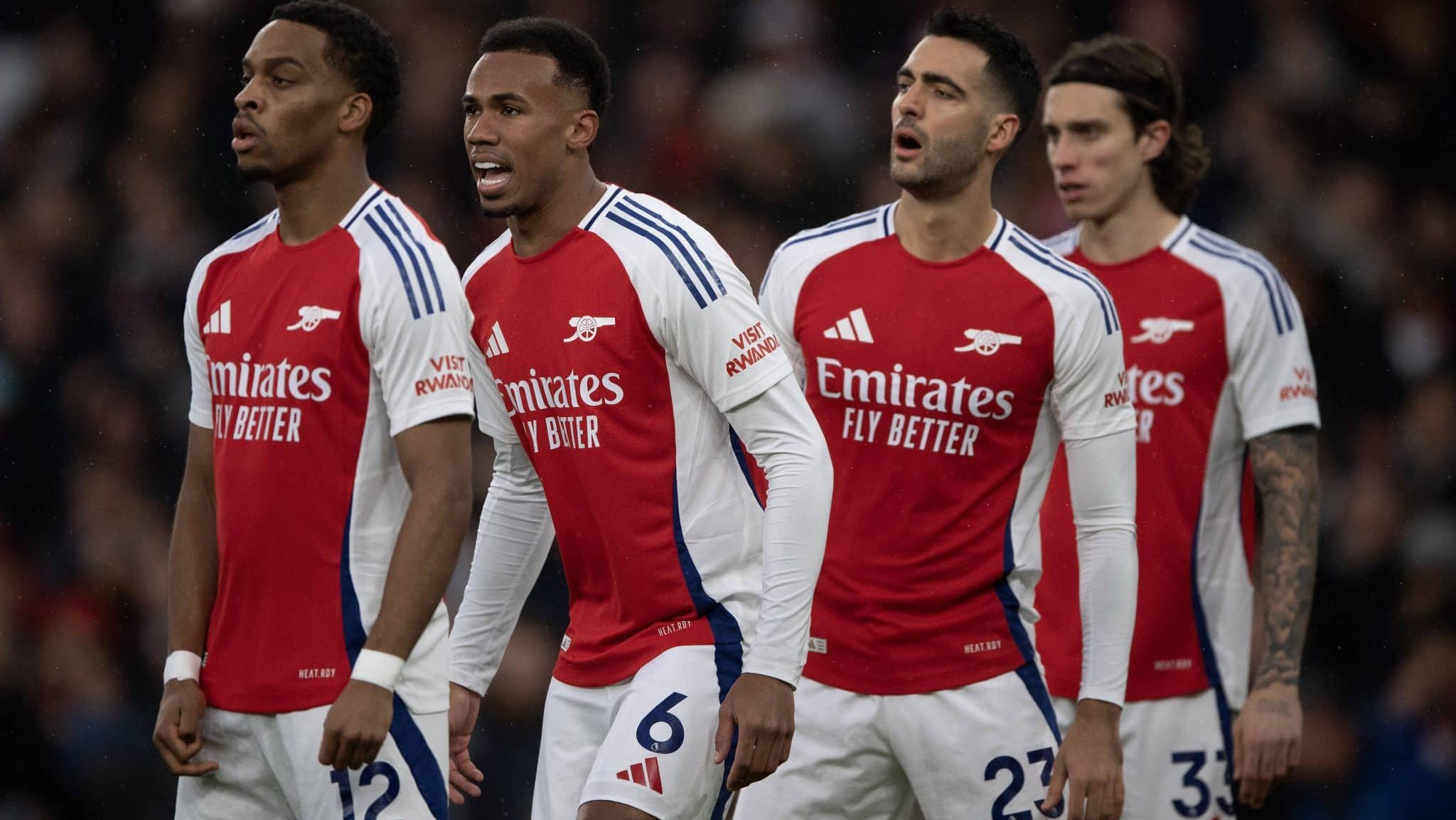 Zagueiro do Arsenal se oferece para resolver crise no ataque de Arteta