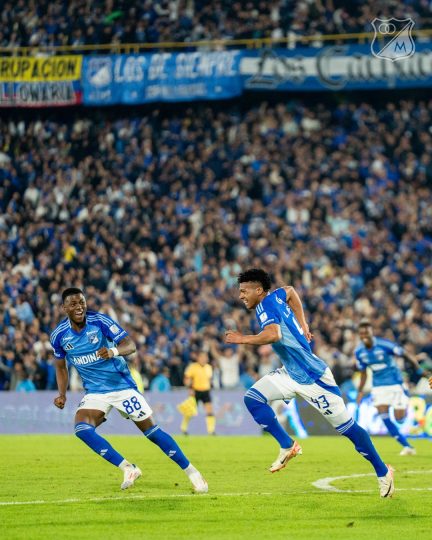 Chelsea envia olheiros para ver ex-alvo do Vasco criar polêmica à la Depay na Colômbia