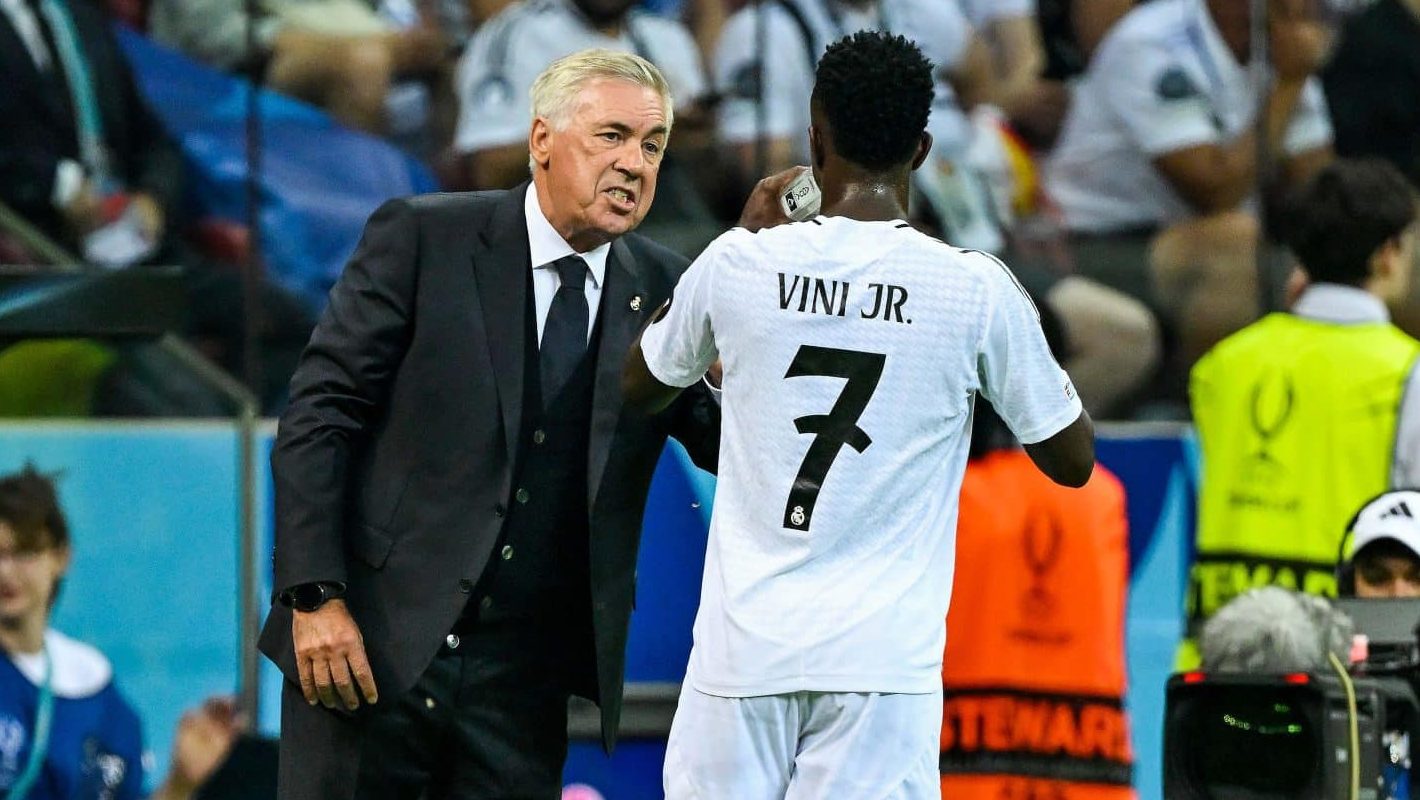 &lsquo;Priorizam o dinheiro&rsquo;: Ancelotti usa Vinicius Jr como exemplo em desabafo contra La Liga