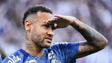 Neymar mostra que sua prioridade &eacute; a Sele&ccedil;&atilde;o e nem entra em campo em queda do Santos