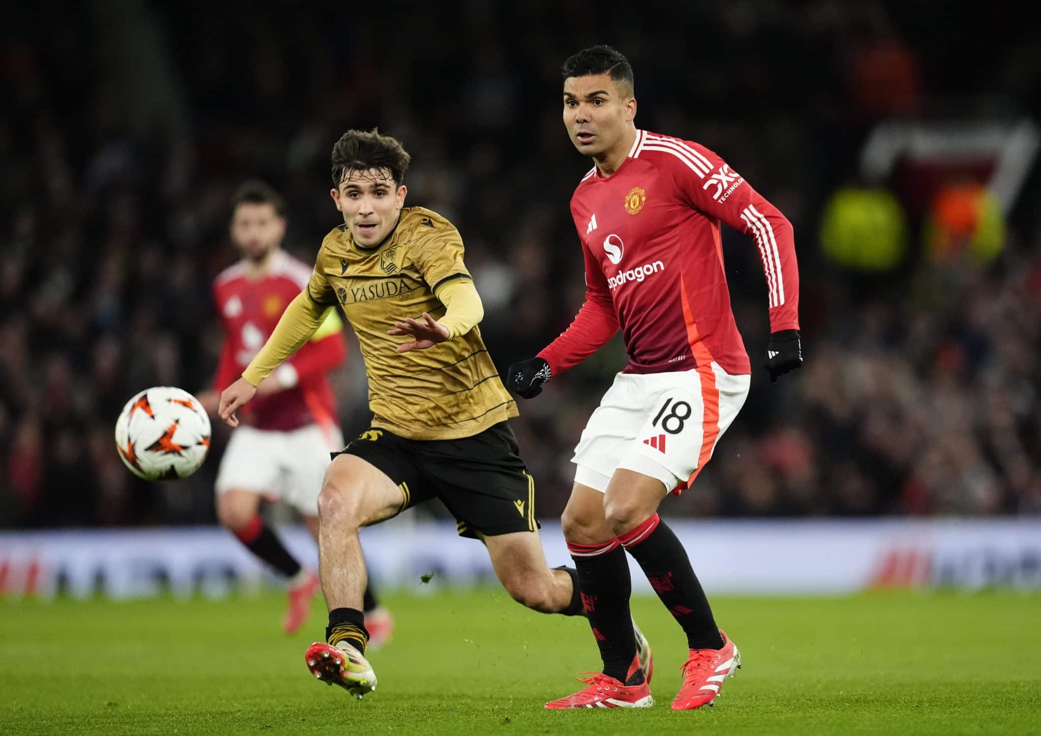 Casemiro d&aacute; resposta a dono do United e sai ovacionado em classifica&ccedil;&atilde;o com goleada