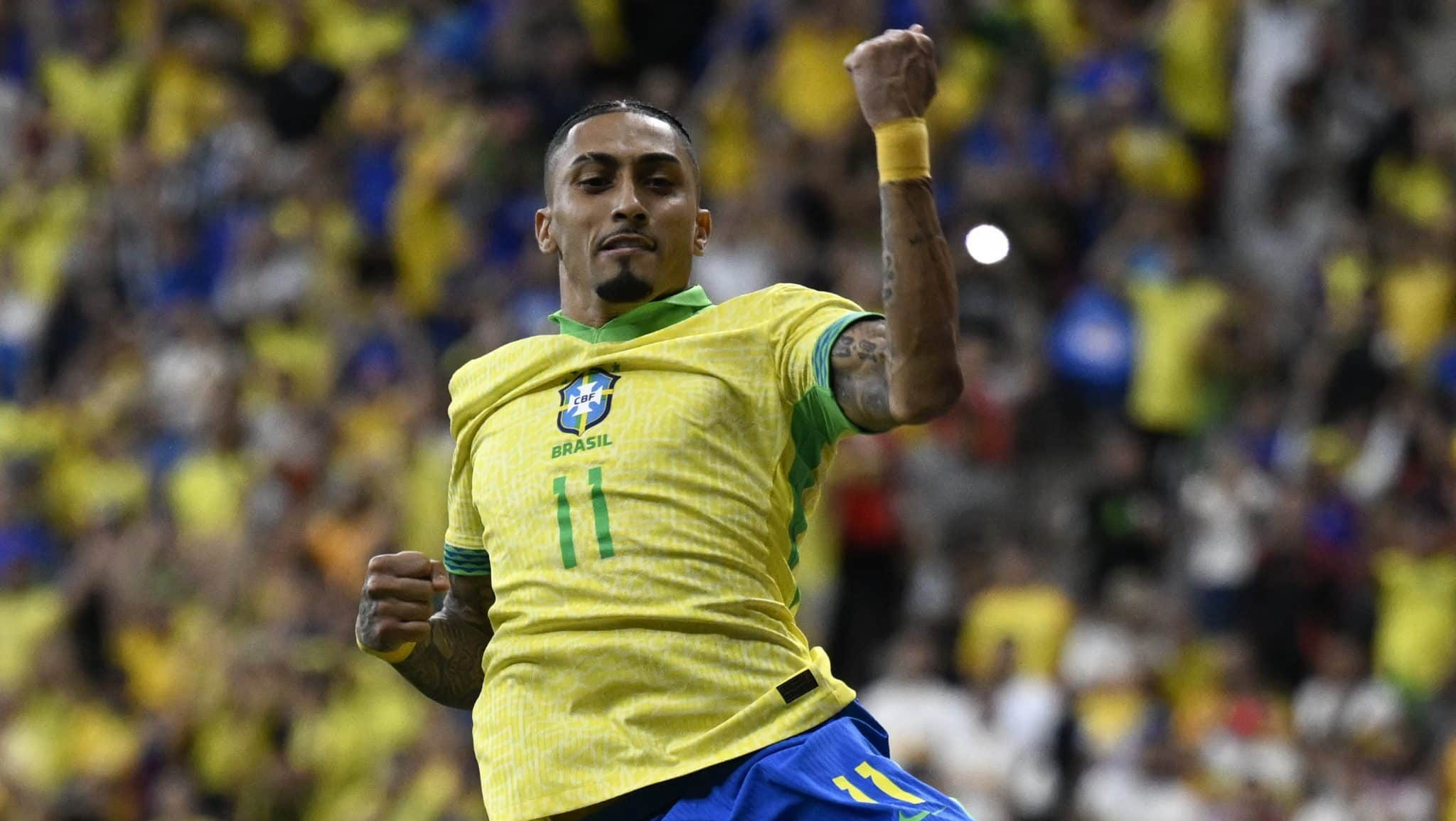 Raphinha vibra com seu gol contra a Col&ocirc;mbia