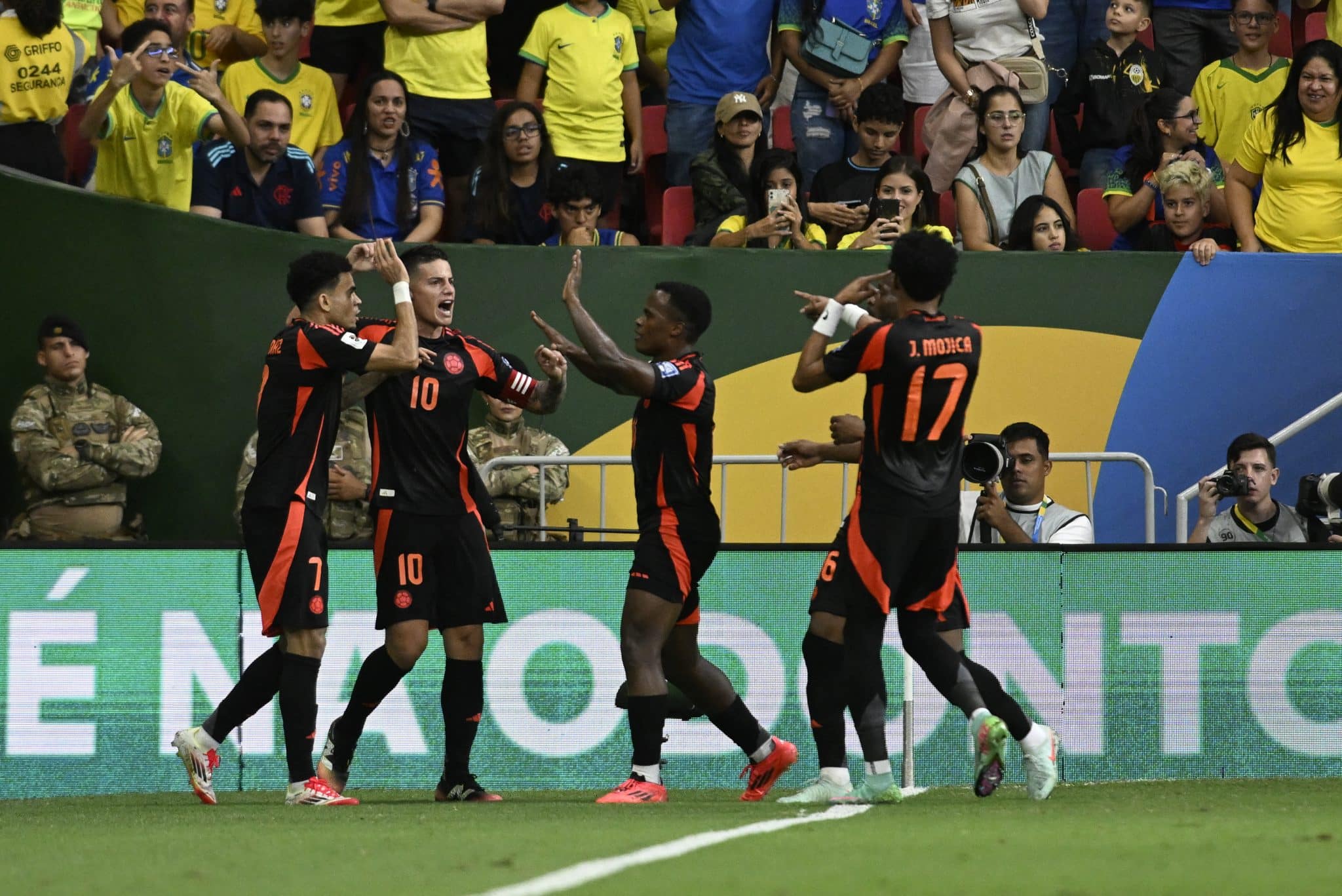 Col&ocirc;mbia vibra com gol de empate sobre o Brasil