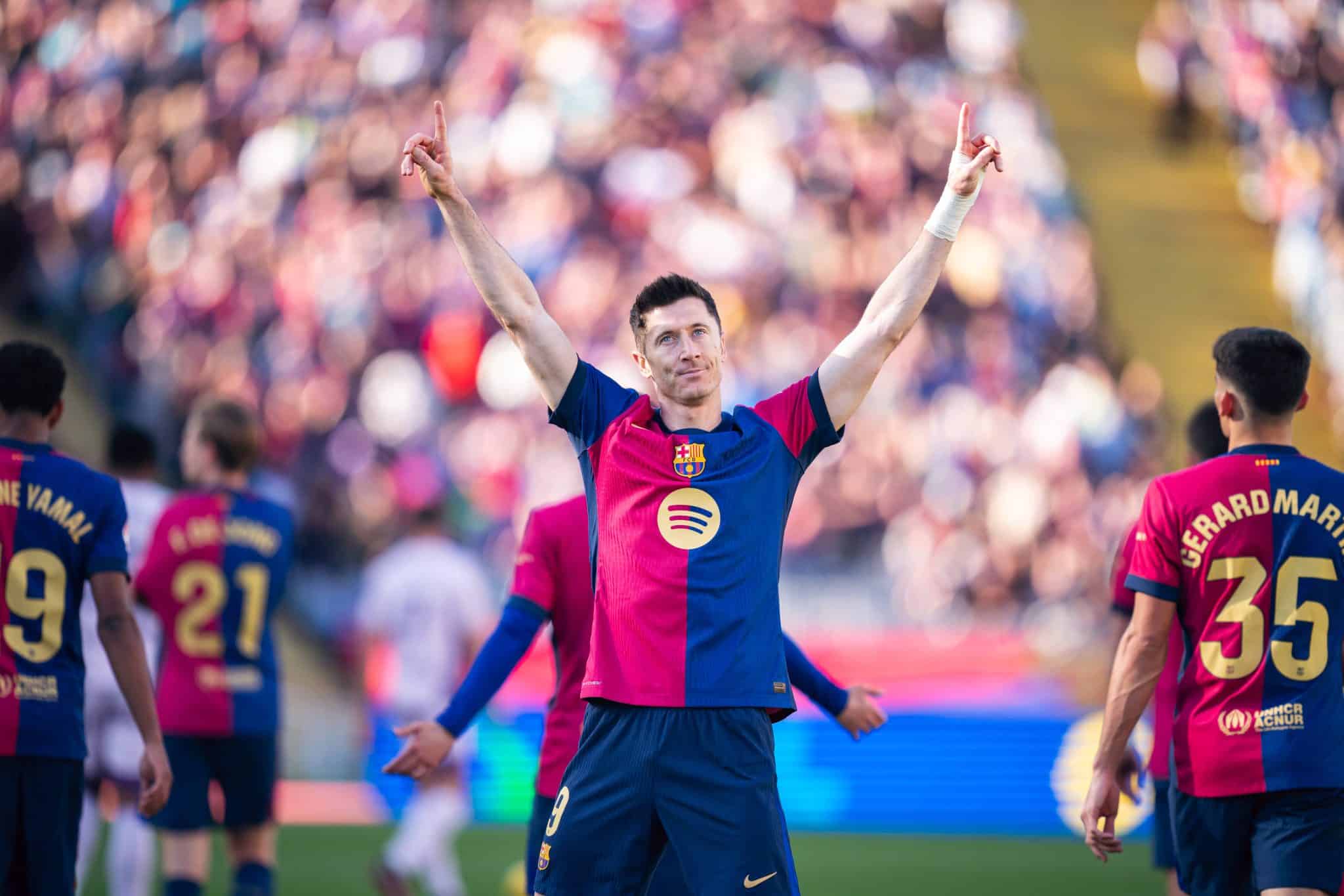 Lewandowski comemorando gol pelo Barcelona