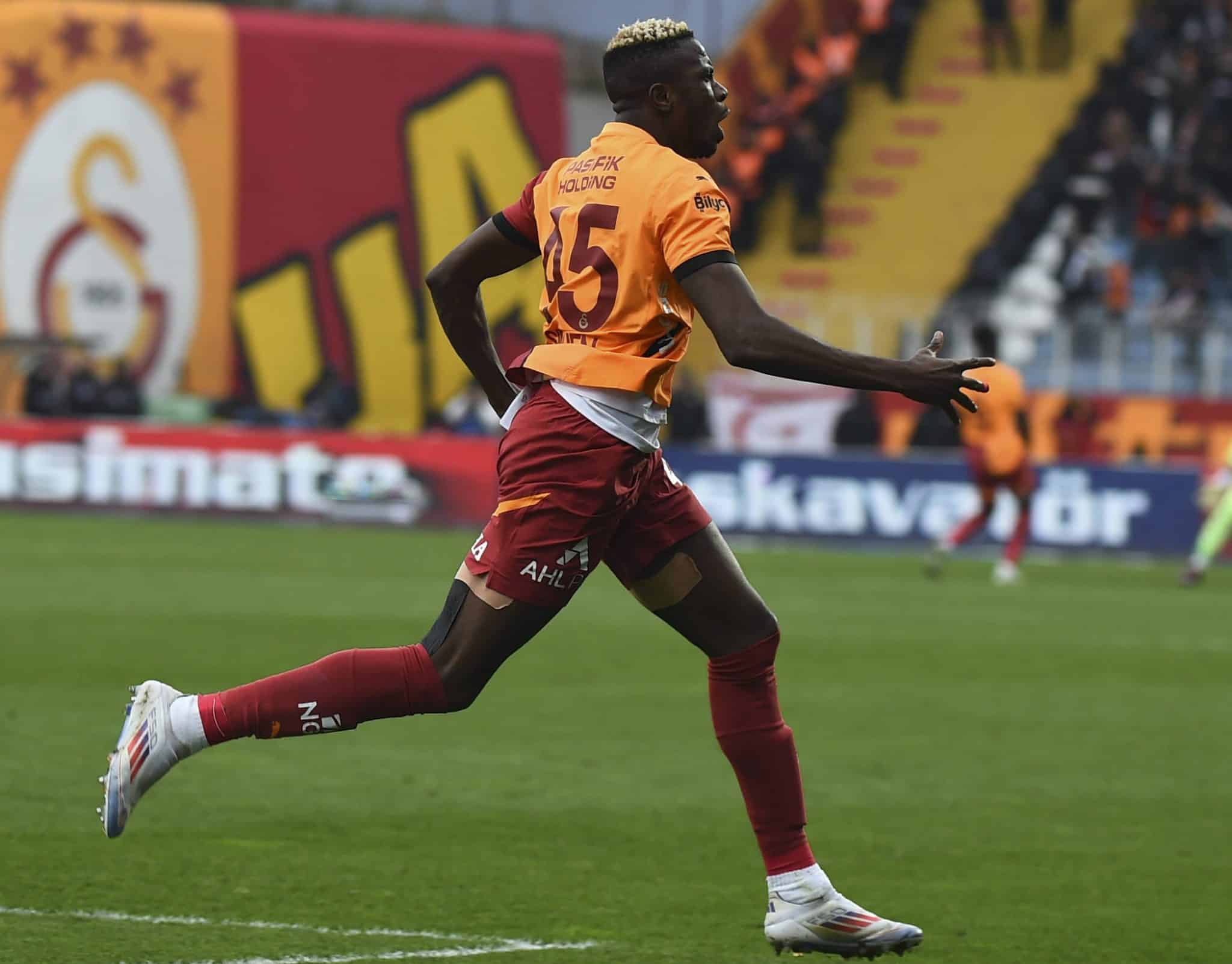 Osimhen pode ser usado em troca com Hojlund e ser o mais novo atacante do United na pr&oacute;xima temporada
