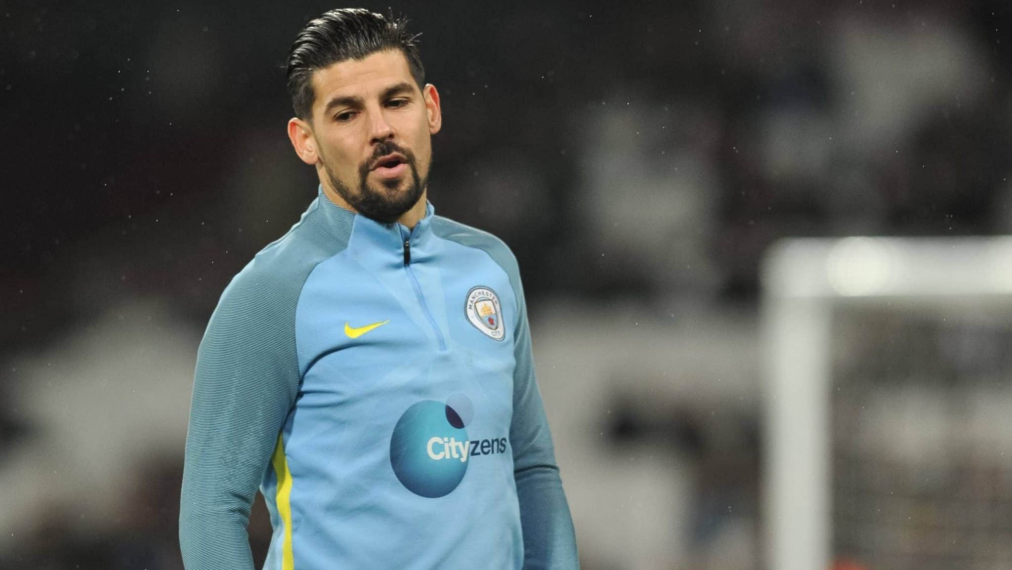 &lsquo;Era para eu voltar ao Barcelona, mas Guardiola me chamou para ver a escurid&atilde;o no City&rsquo;