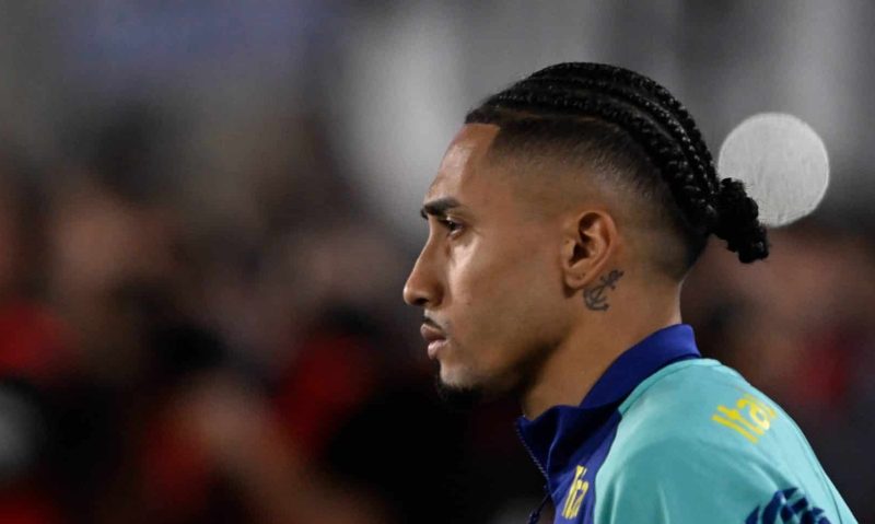 Lateral argentino expõe falhas do Brasil de Dorival e ‘absolve’ Raphinha de fala polêmica