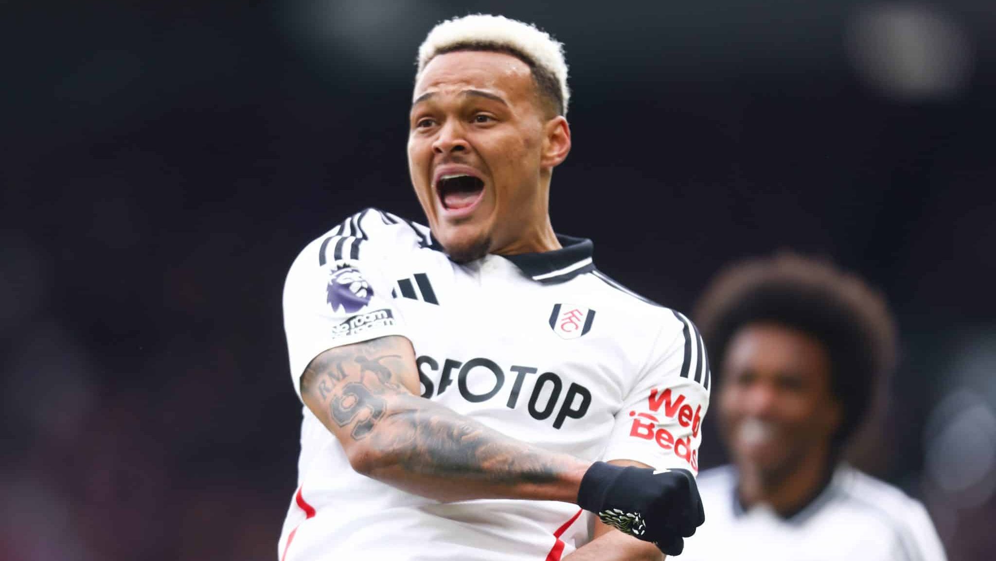 Em jogo com dobradinha ex-Flamengo, brasileiro quebra recorde na Premier League