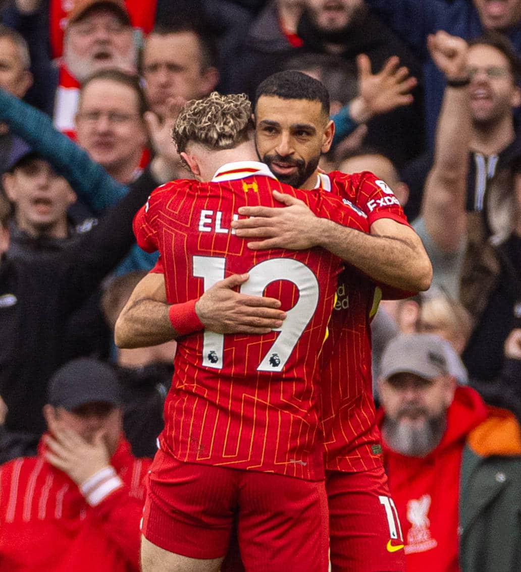 Salah comemora gol do Liverpool com Harvey Elliott (Foto: Imago)