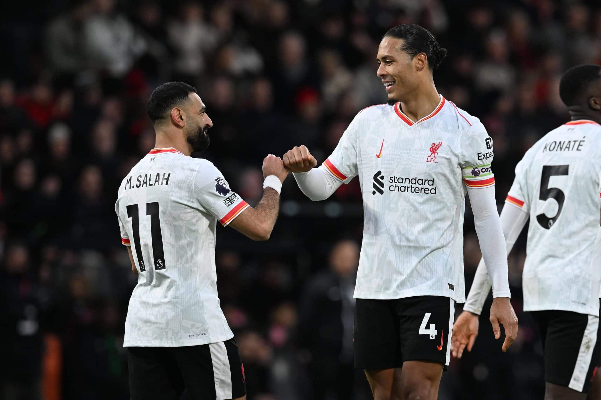 Salah Van Dijk comemorando gol do Liverpool