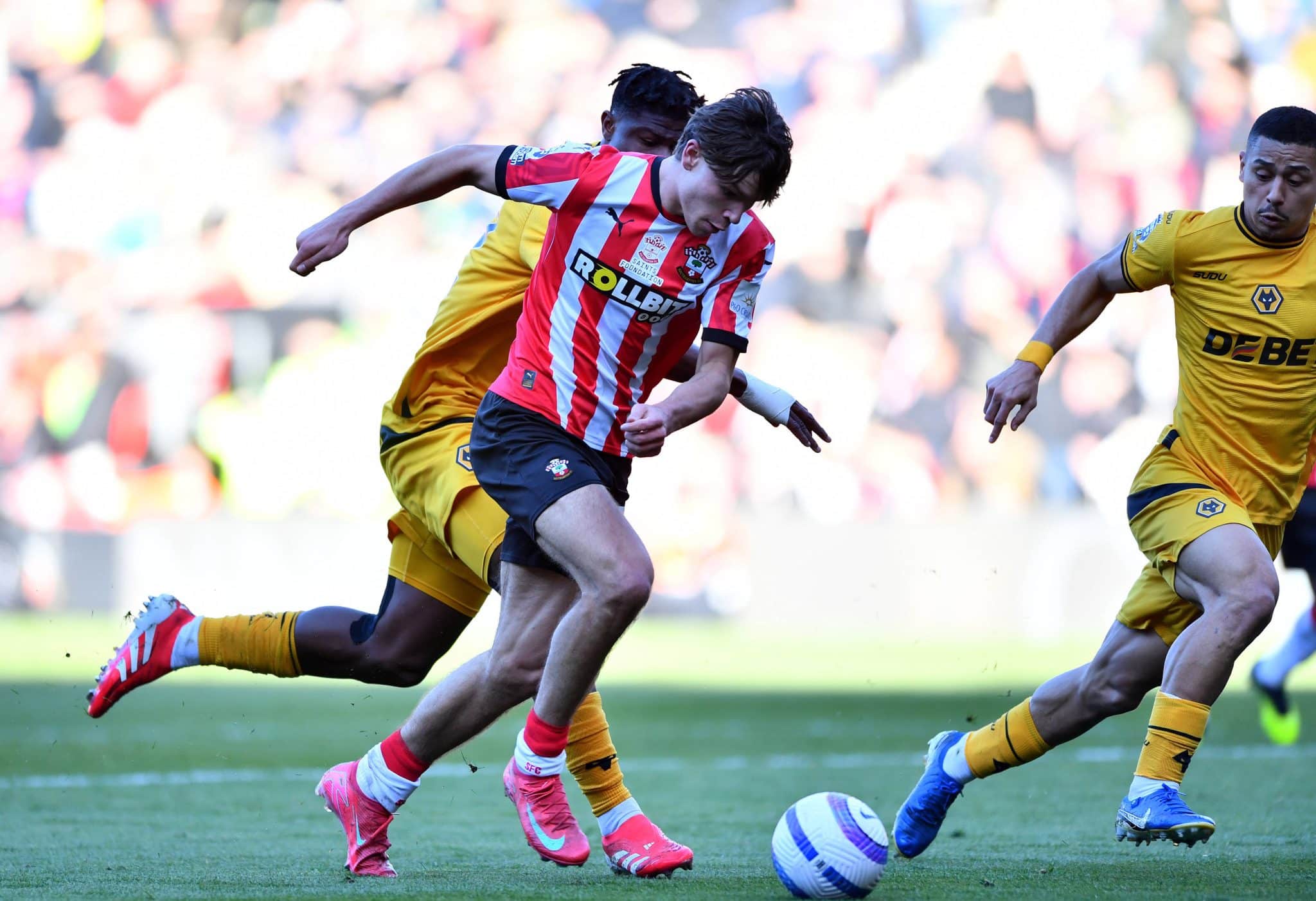 Tyler Dibling &eacute; visto como alvo priorit&aacute;rio no Tottenham, mas valor pedido pelo Southampton assusta