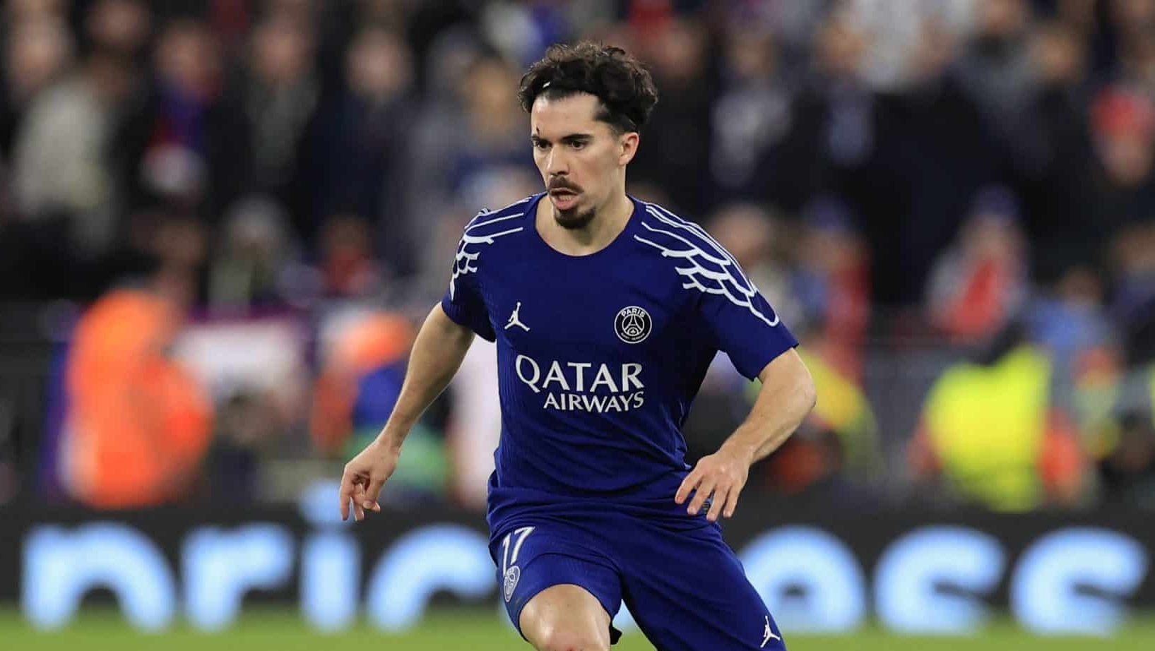 Vitinha &eacute; elogiado por lenda do Arsenal, que afirma que meio-campo portugu&ecirc;s "joga futebol de jeito diferente"