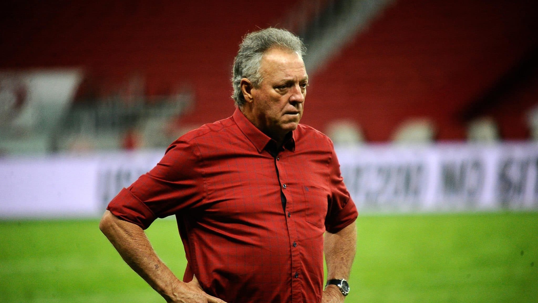 Abel Braga, ent&atilde;o t&eacute;cnico do Internacional, em partida do Brasileir&atilde;o