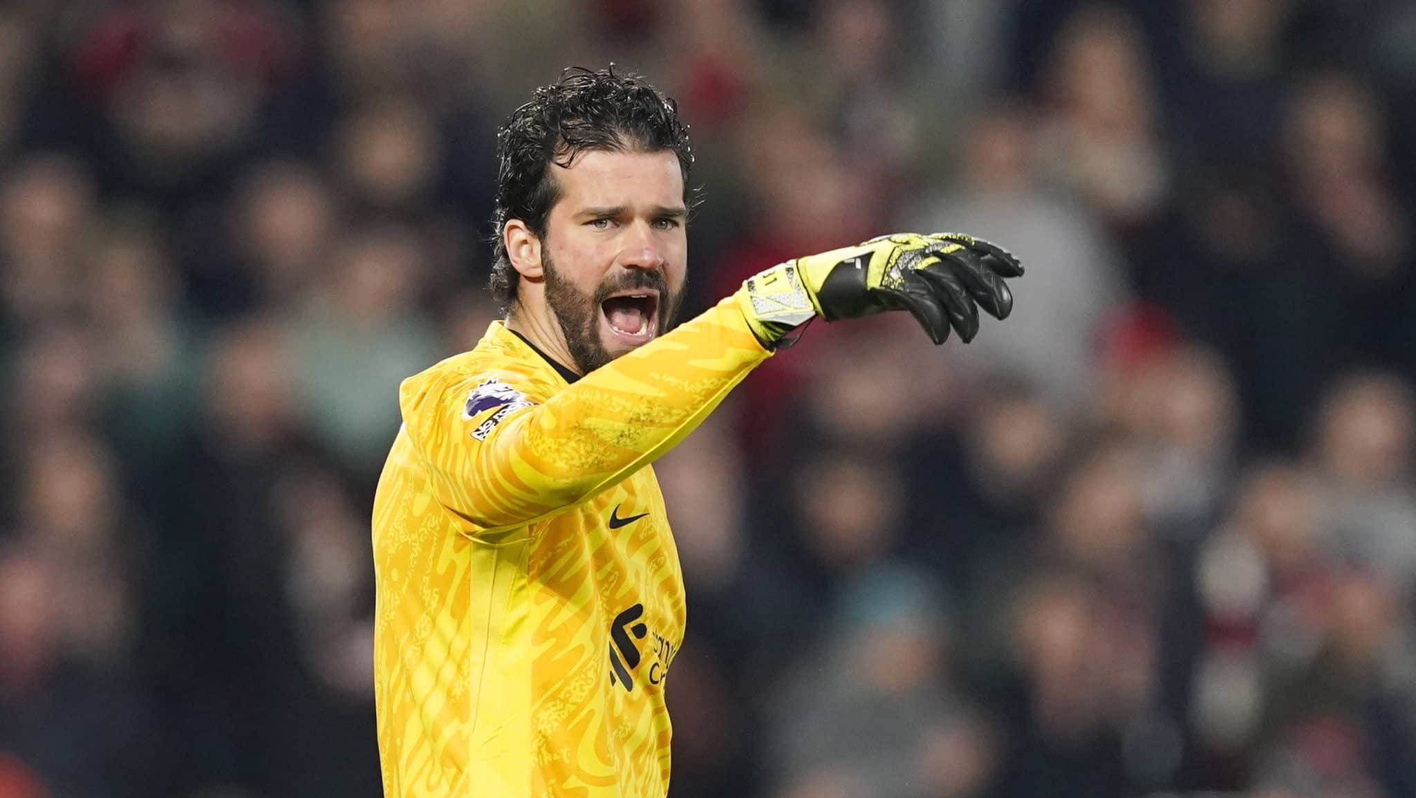 Alisson em a&ccedil;&atilde;o pelo Liverpool