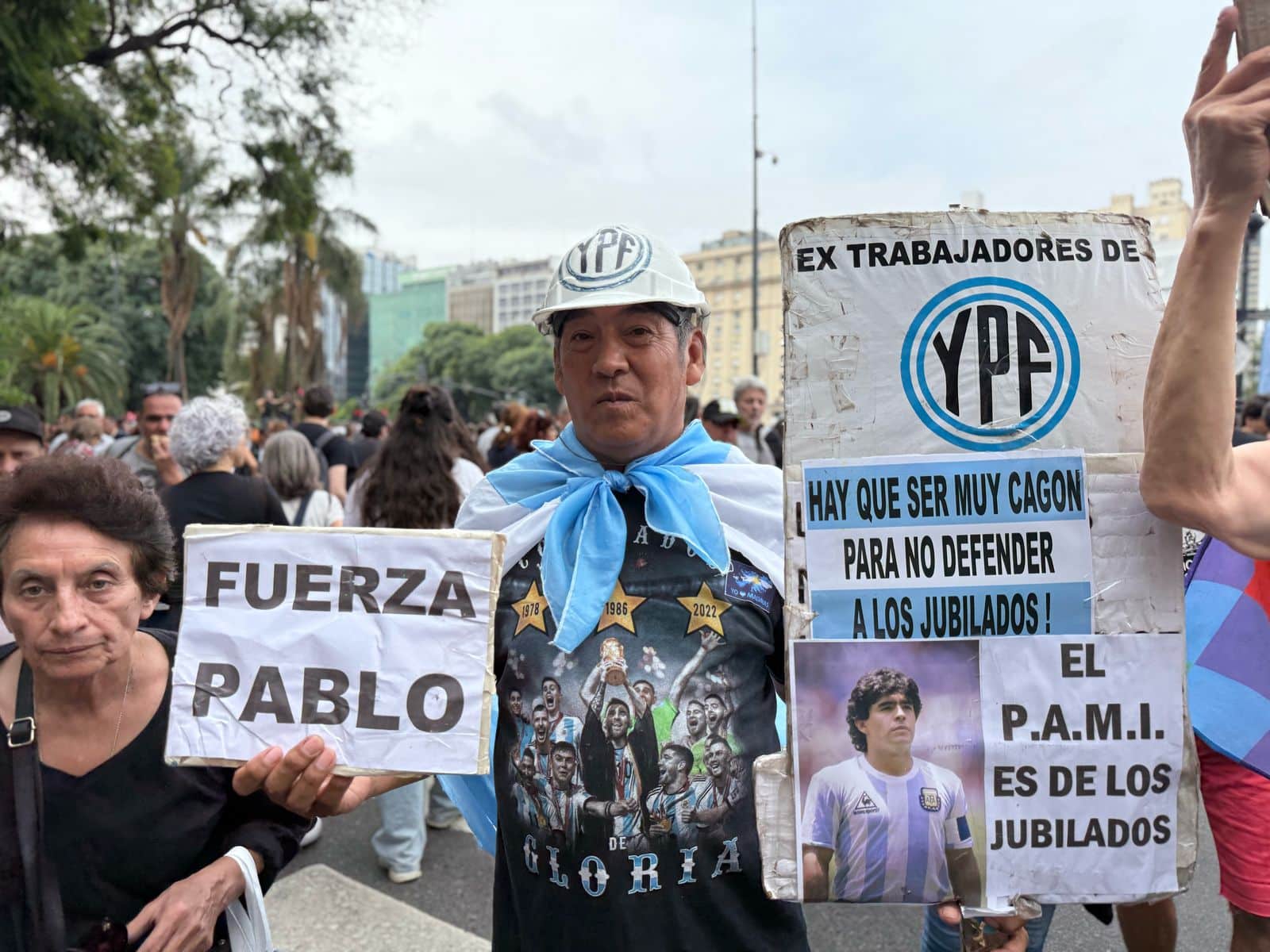 Torcedor protesta com frase de Maradona