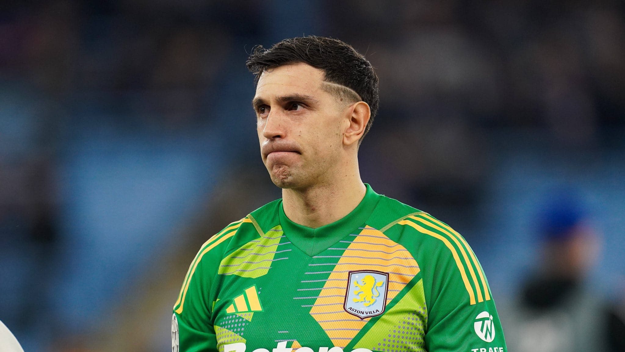 Dibu Mart&iacute;nez detalha &lsquo;vantagem&rsquo; do Aston Villa sobre PSG na Champions League