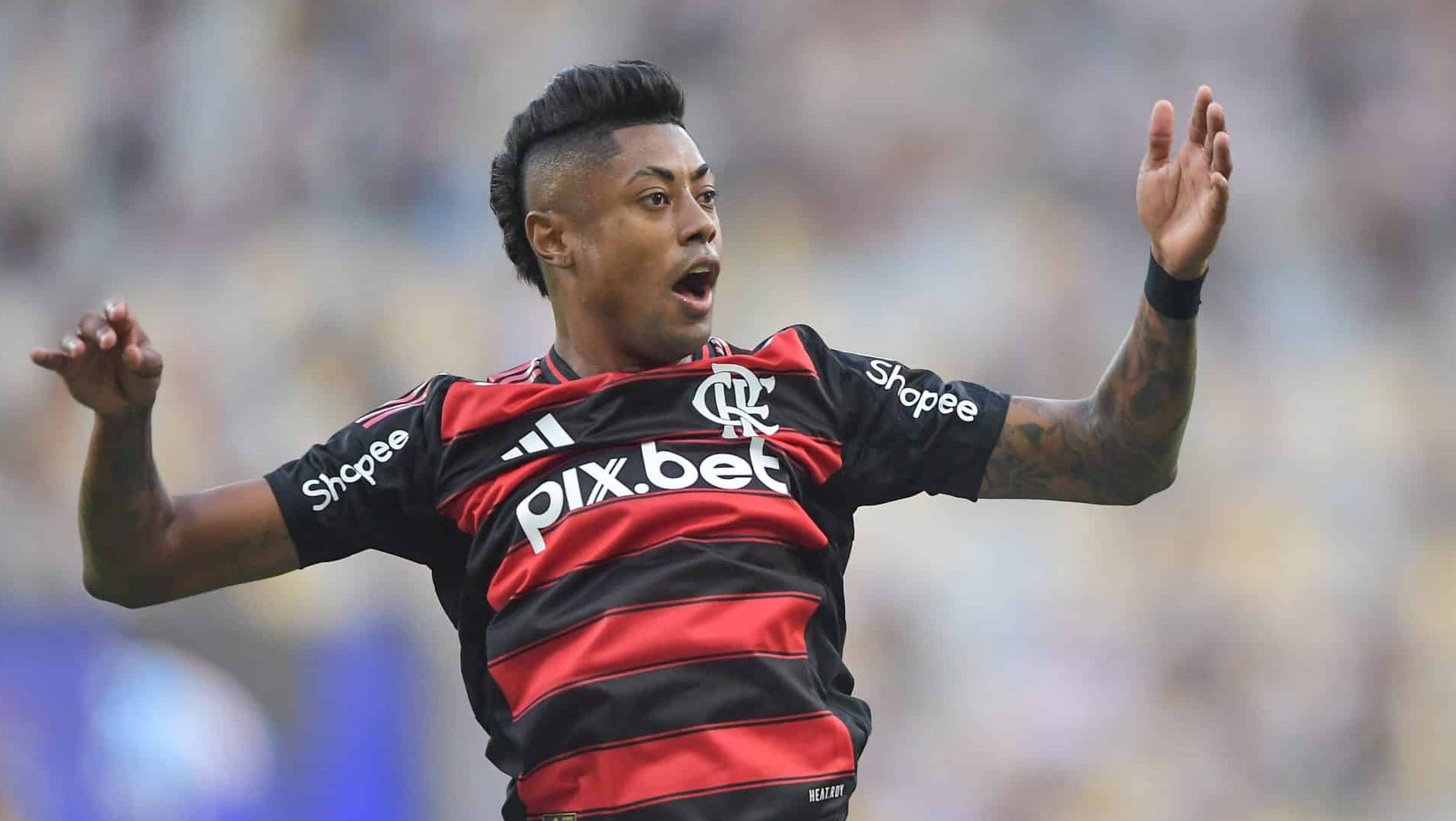 Com gols de carrasco e reserva de luxo, Flamengo vence Vasco e quebra pr&oacute;prio recorde
