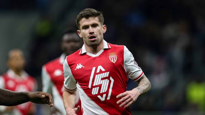 Por vaga carente na Seleção, lateral busca salto na próxima janela e mira Super Mundial