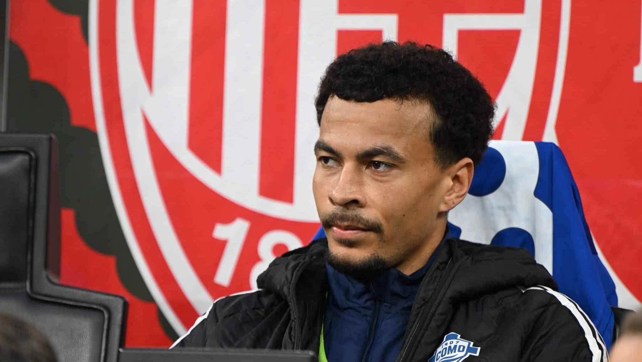 Dele Alli leva vermelho no 1&ordm; jogo em 2 anos e at&eacute; rival pede para &aacute;rbitro mudar decis&atilde;o