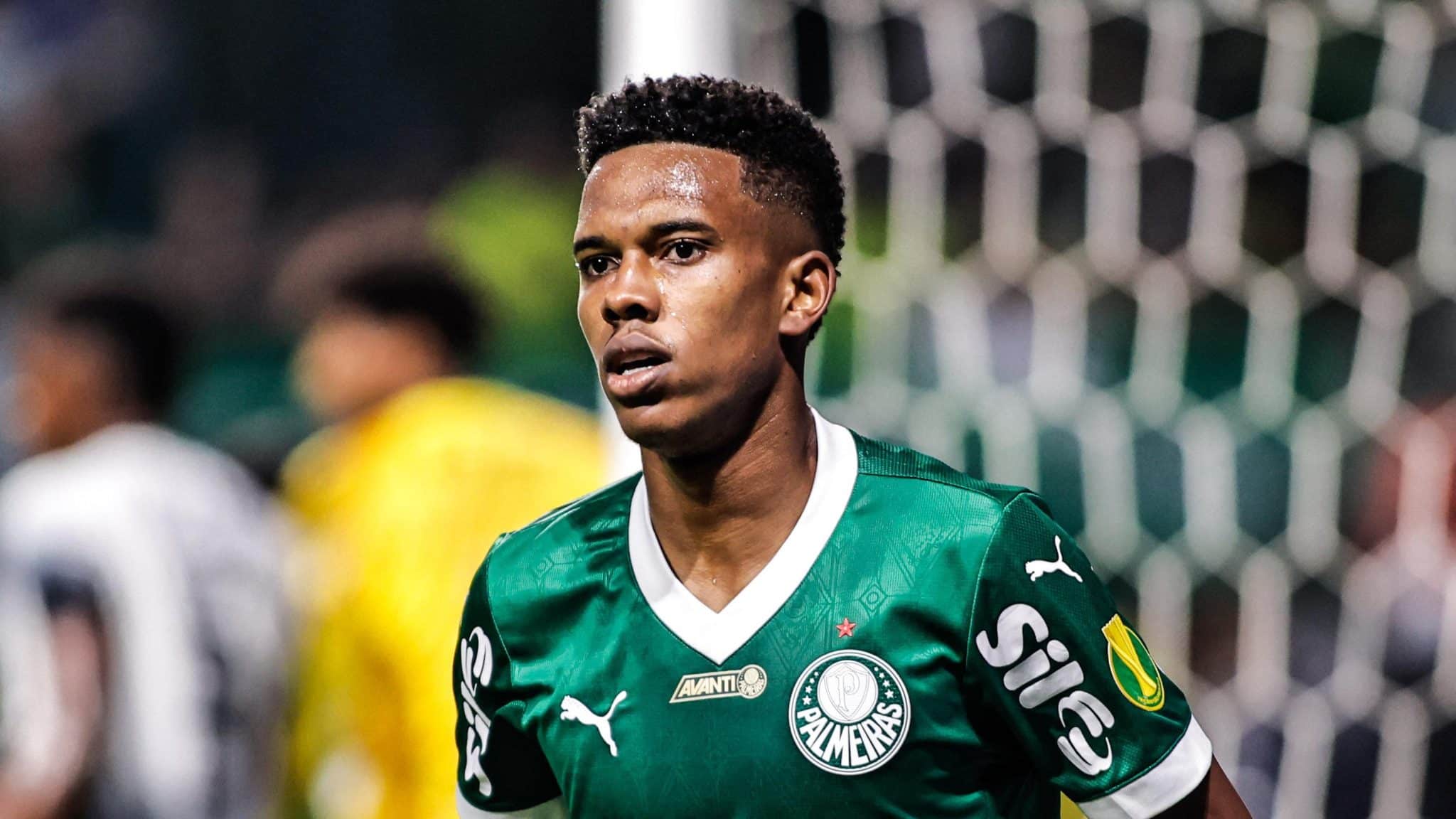 Palmeiras: Abatido, Est&ecirc;v&atilde;o &eacute; consolado por familiares no Allianz Parque; veja imagens