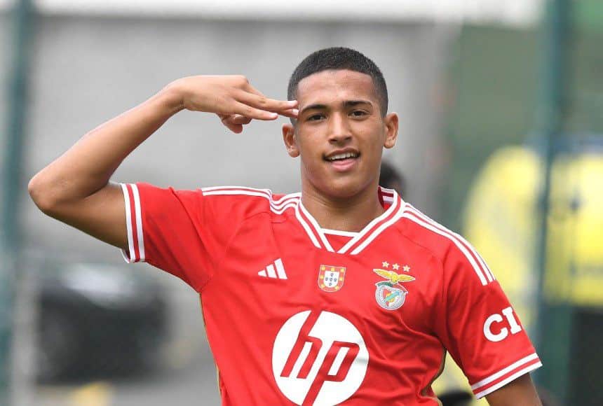 Francisco celebra gol pelo Benfica