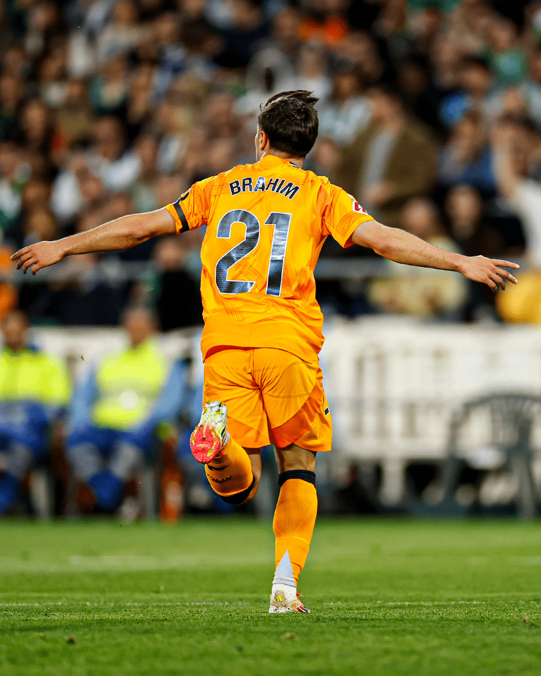 Brahim D&iacute;az comemora gol pelo Real Madrid