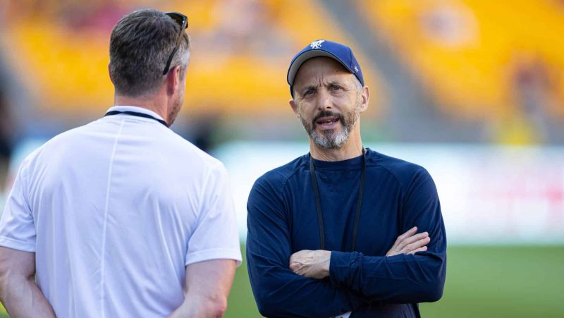 Donos do Liverpool entram em disputa com PSG para comprar time espanhol