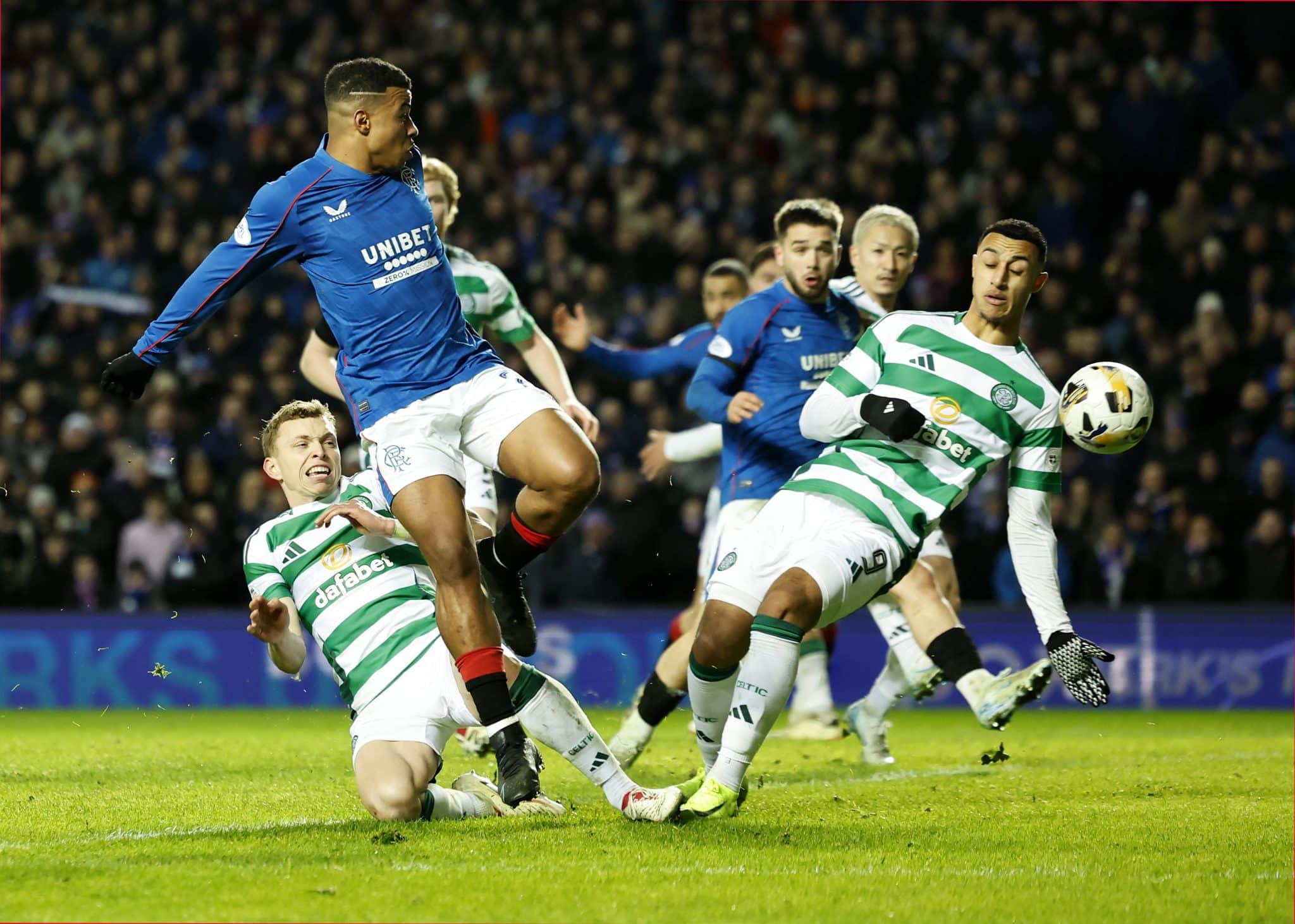 Mourinho sonha dirigir Rangers ou Celtic Foto: (Imago)