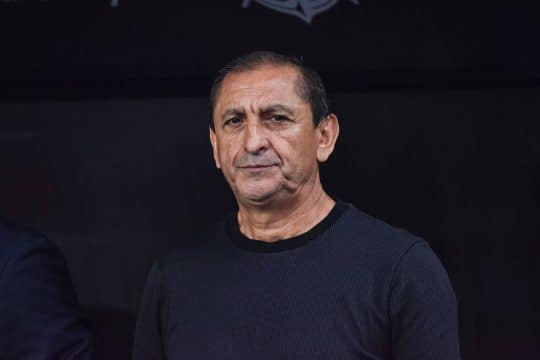 Ram&oacute;n Diaz responde &agrave; primeira consulta do Santos, que segue em busca de treinador