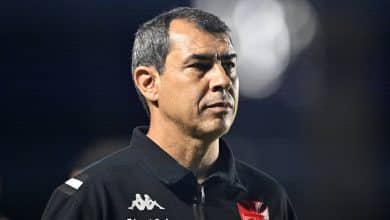 Carille ainda está longe de entregar no Vasco o que seria o maior ponto forte da carreira