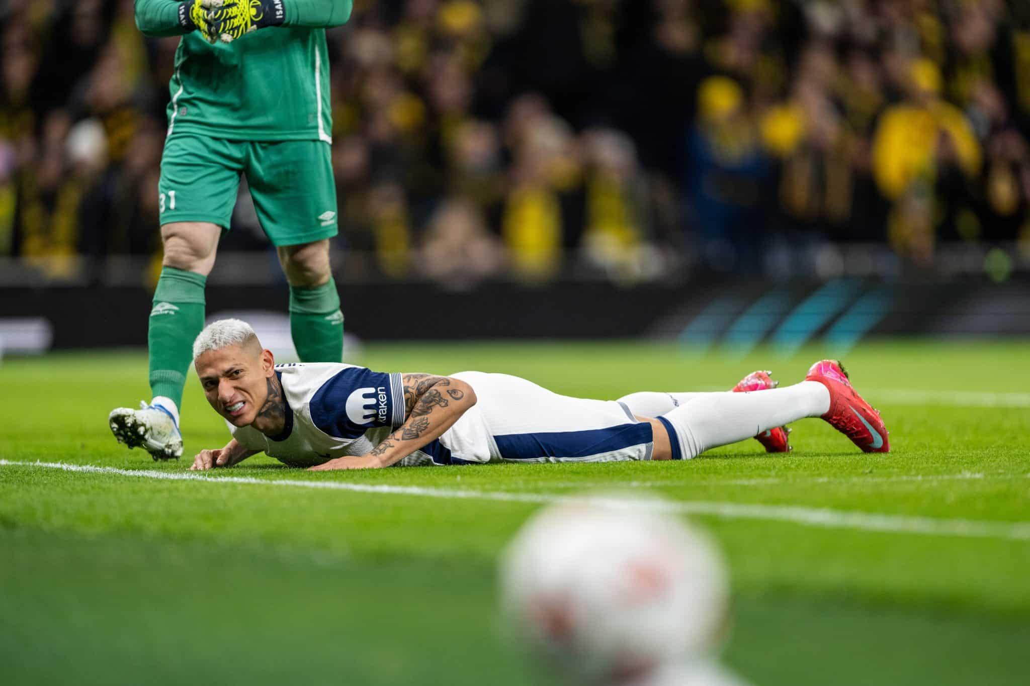 Richarlison lamenta chance perdida pelo Tottenham