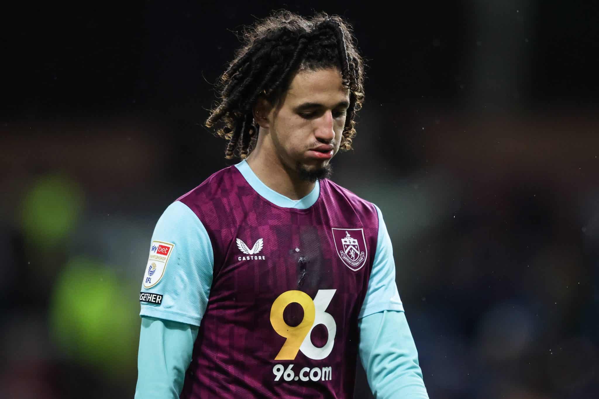 Hannibal Mejbri durante jogo do Burnley