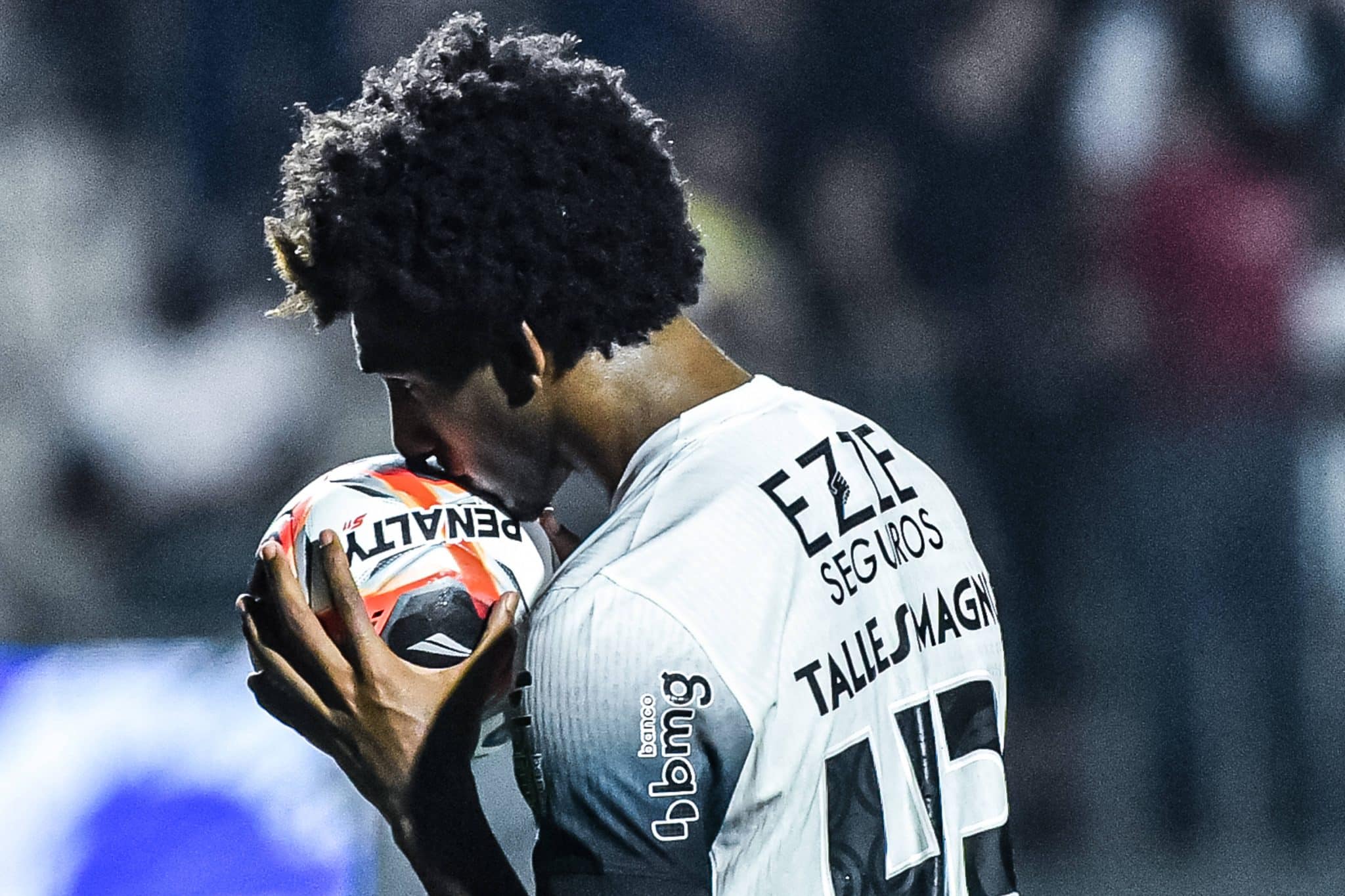 Decis&otilde;es de Ram&oacute;n prejudicam empenho do Corinthians em renovar com Talles Magno