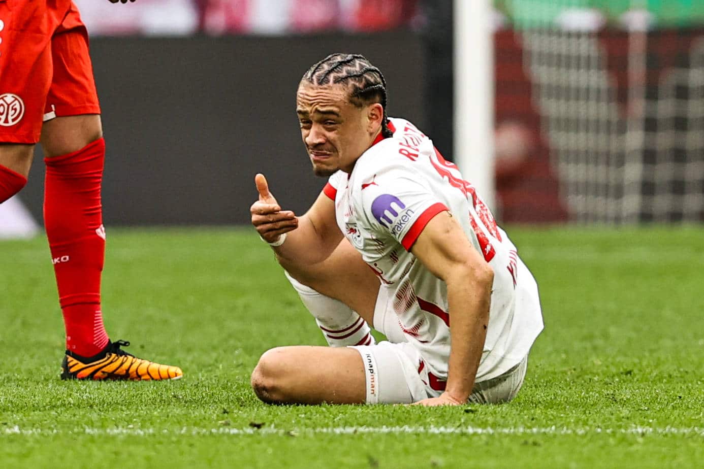 Xavi Simons durante jogo do RB Leipzig na Bundesliga