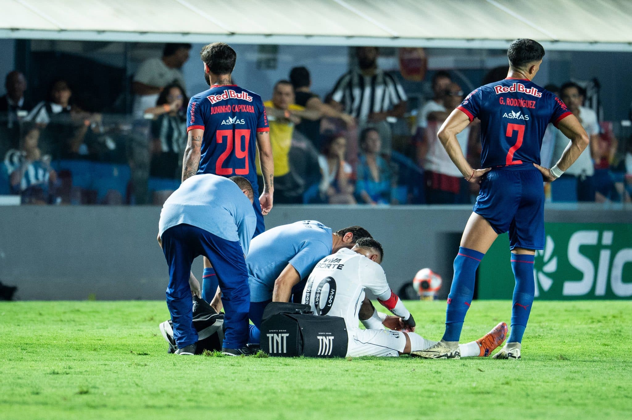 Neymar deixou o campo lesionado. Foto: Imago