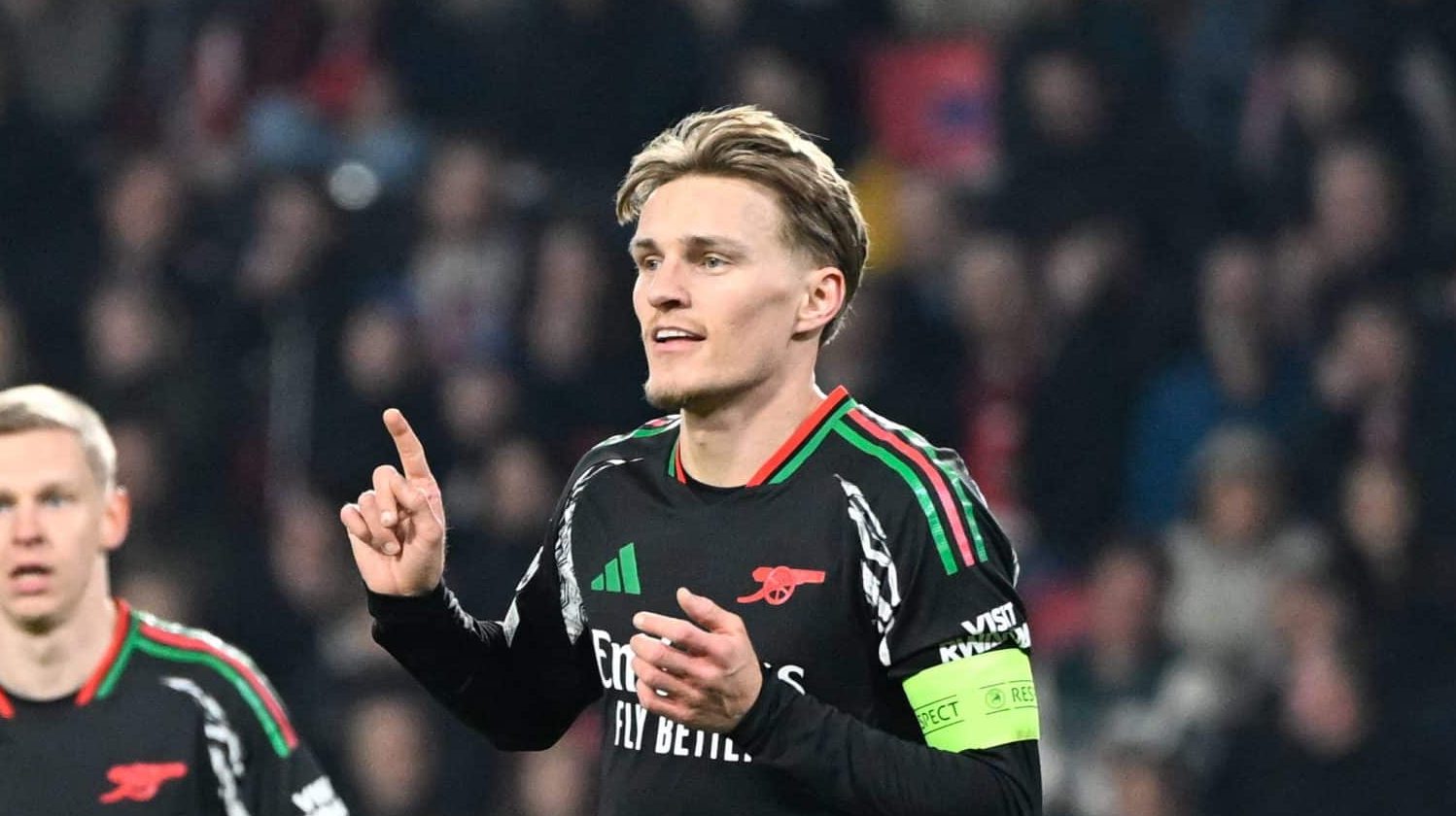 Sem atacante? Sem problema! Arsenal bate recorde e imp&otilde;e pior derrota europeia ao PSV