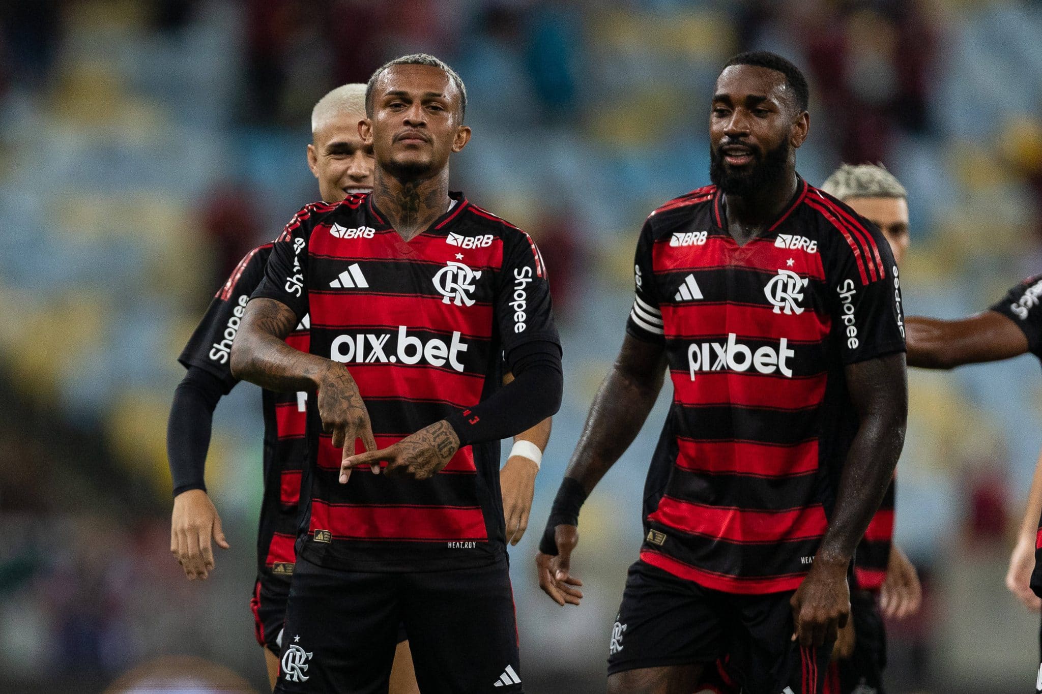 Wesley celebra gol pelo Flamengo