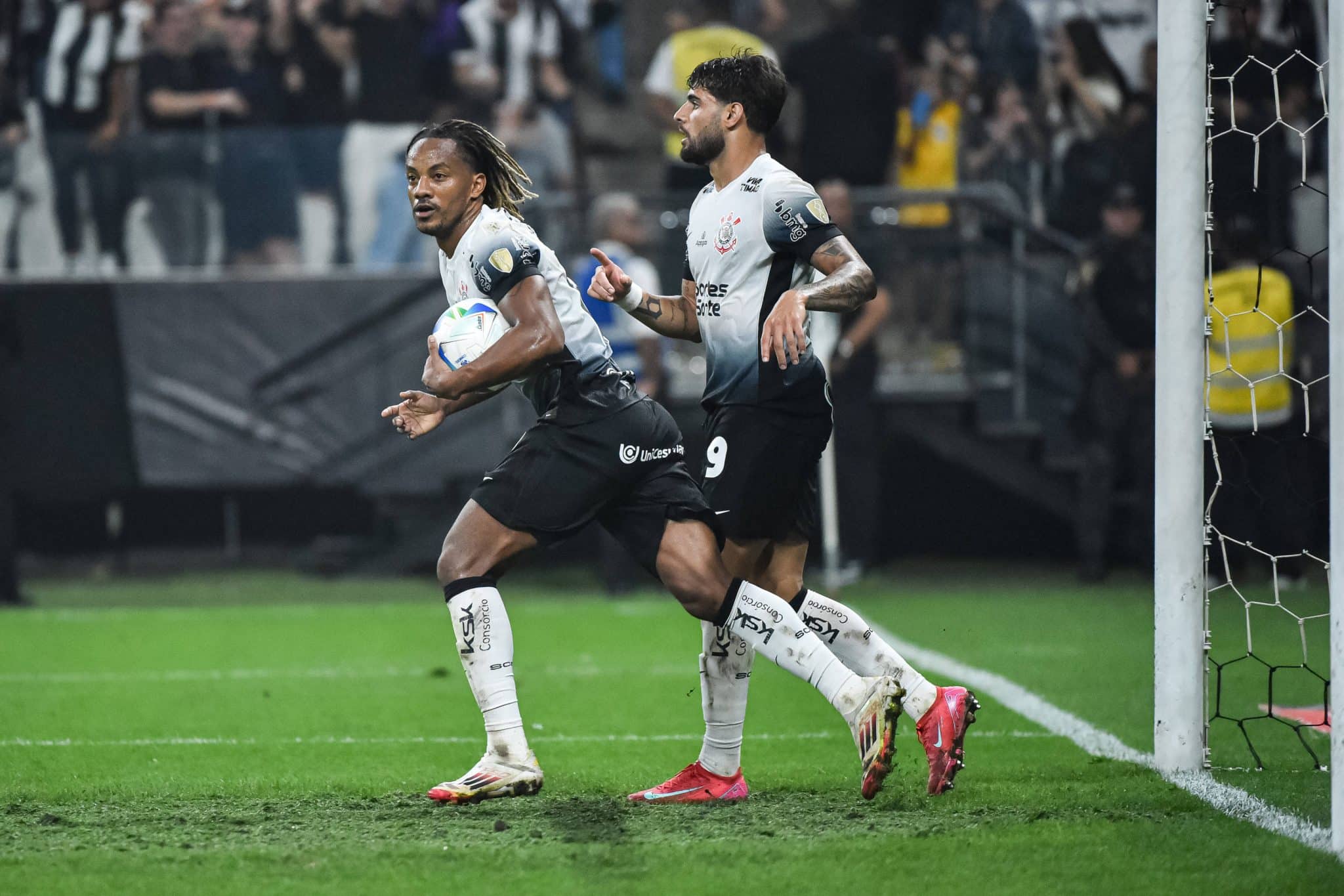 Carrillo Yuri Alberto Corinthians Barcelona