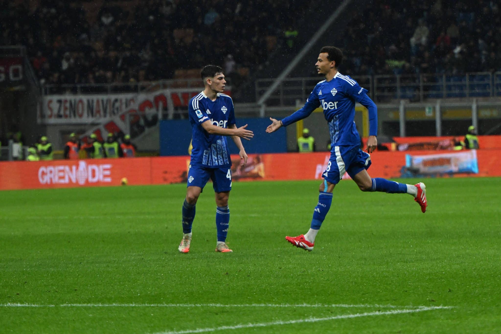 Dele Alli em a&ccedil;&atilde;o pelo Como