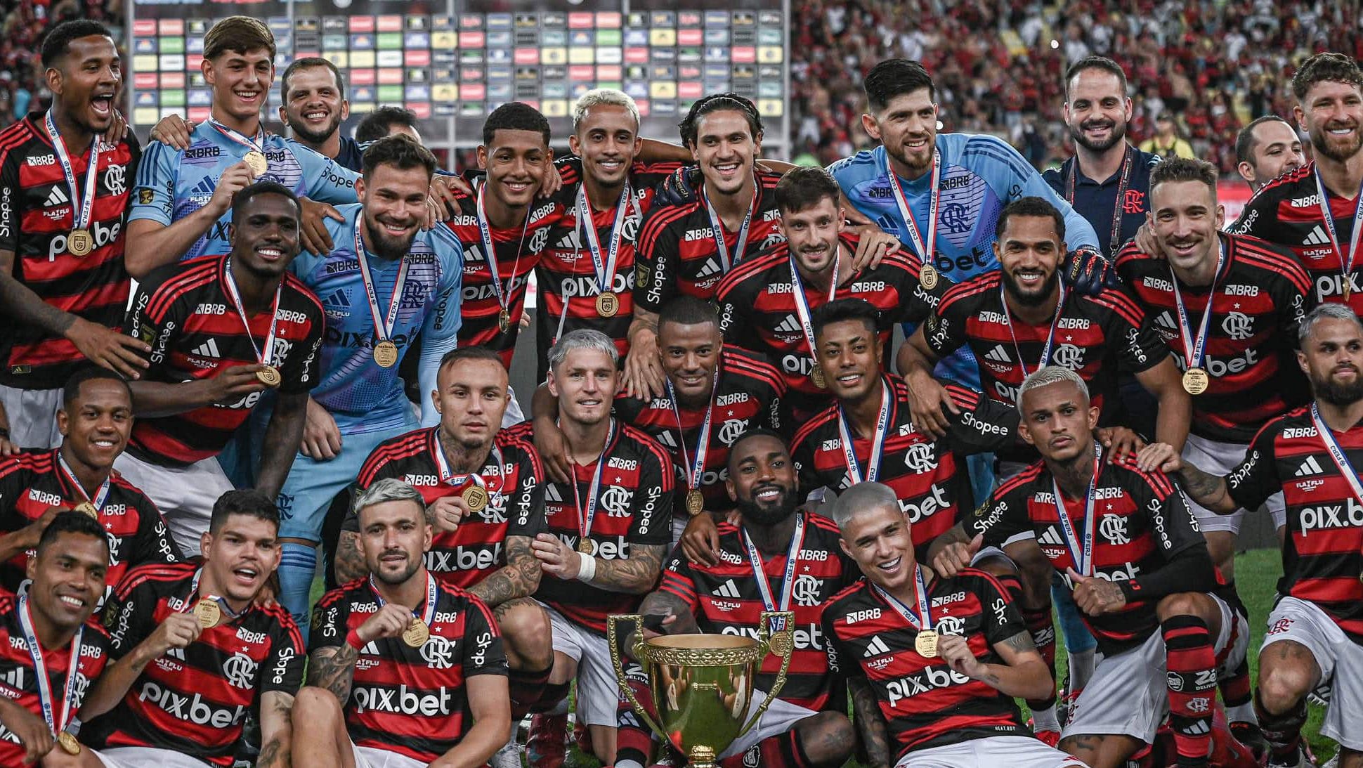 Elenco do Flamengo ap&oacute;s conquistar o t&iacute;tulo carioca 2025