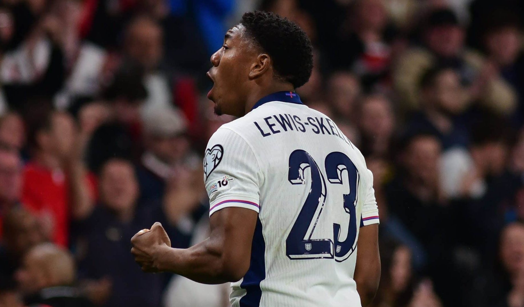 Lewis-Skelly celebra primeiro gol pela sele&ccedil;&atilde;o inglesa