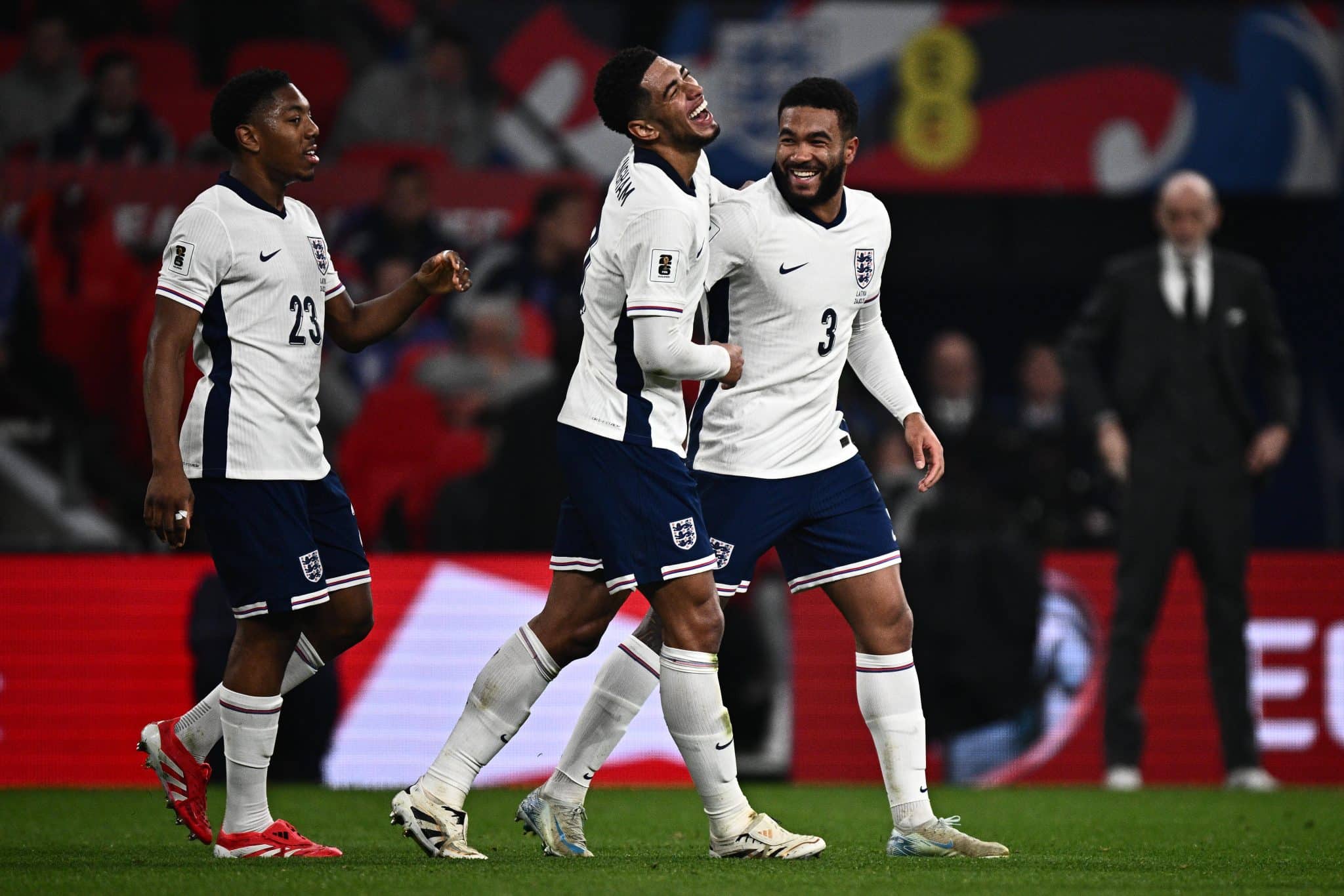 Bellingham e James comemoram gol da sele&ccedil;&atilde;o inglesa 