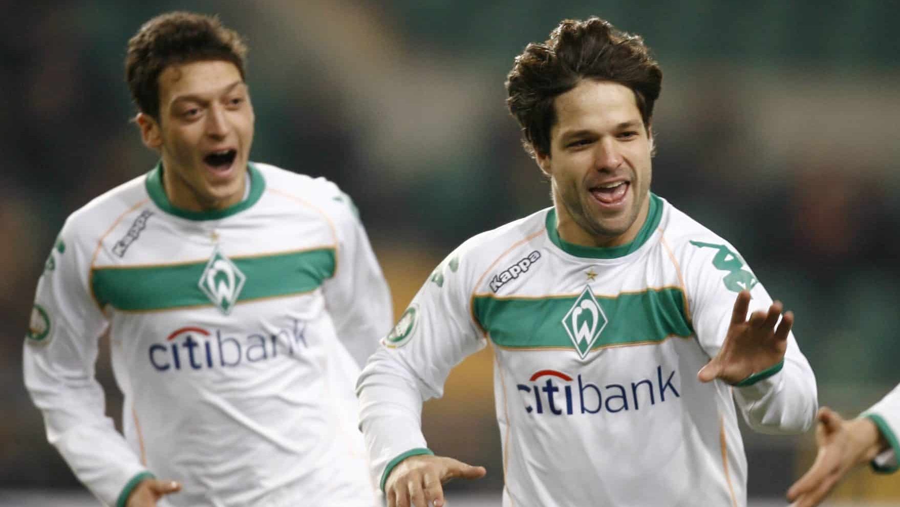 Por que Werder Bremen proibiu &Ouml;zil de participar de jogo festivo de Diego Ribas?